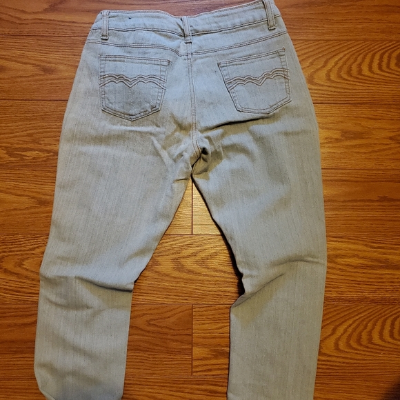 V.I.P. Jeans - Picture 2 of 4